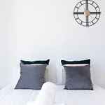 3Br 2Bath, Southbank, Stylish, Sea View