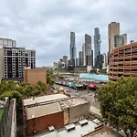 \'Sunrise On Aura\' Apartment With Stunning Views.