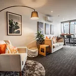 \'Sunrise On Aura\' Apartment With Stunning Views.