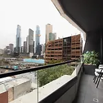 \'Sunrise On Aura\' Apartment With Stunning Views.