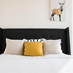 1 Brm, Southbank, Next To Crown, King Bed