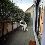 Cosy Studio With Courtyard In Vibrant Fitzroy!