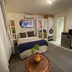 Cosy Studio With Courtyard In Vibrant Fitzroy!