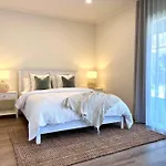 Beachside Charm With Garden - Short Walk To Train