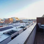 Tri-Level Townhouse In Prime North Melbourne