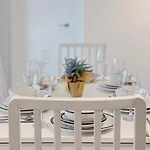 Melbourne One 2B2B1C Apartment By Goodlive