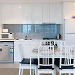 Melbourne One 2B2B1C Apartment By Goodlive