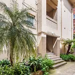 Large 1 Bdrm Light Filled With City Views, South Yarra