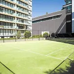 Ocean View Apartment Close To Cbd With Indoor Pool.