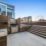 Sol Docklands - Unique 3 Bedroom Loft, Infinity Pool, Gym, Free Parking And Free Trams