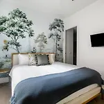 Heritage Charm In Melbourne\'S Heart With Rooftop