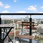 Sky High Southbank Lookout With Pool And Parking