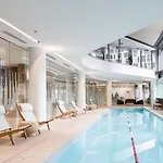 Modern Magic On Yarra River With Resort Amenities