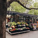 Modern Resort-Style Stay Near Queen Vic Market