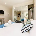 \'Ann Student Studio\' Queen Pad On Lygon Street