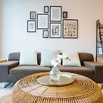 Cozy & Spacious 2B2B Apt In Cbd