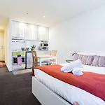 Simple On Swanston - A Central Student Accom Studio