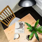 Simple On Swanston - A Central Student Accom Studio