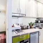 Simple On Swanston - A Central Student Accom Studio