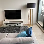 Wyndel Apartments Mel81306S