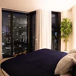 The Cosmopolitan Crown With Parking & Vip Amenities
