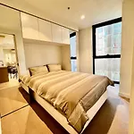 City Central Location, Parking And 2 Bed Apartment