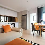 Great Location 2B1B Free Parking