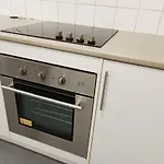 Promo!!! 2-Bedroom Home Near Airport, Train Station!