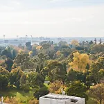 Cosmo Corner - Tranquil Vibes Over South Melbourne