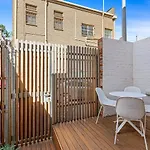 Stylish 2-Bed Victorian Terrace In Carlton