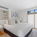 Stylish 2-Bed Victorian Terrace In Carlton