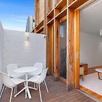 Stylish 2-Bed Victorian Terrace In Carlton