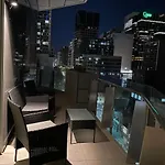 Superior 3 Bedroom Apartment In Melbourne Cbd