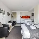 Nicholson\'S Nest - A Balcony Studio In Funky Fitzroy
