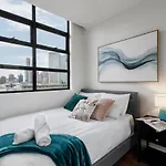 Serenity On Swanston - Stylish Cbd Living By Rmit