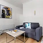 Easy-Peasy Cbd Living With Parking Near Rmit
