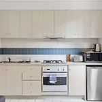 Easy-Peasy Cbd Living With Parking Near Rmit