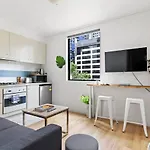 Easy-Peasy Cbd Living With Parking Near Rmit