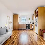 The Sunroom - Minimalist Chic Moments From Chapel St