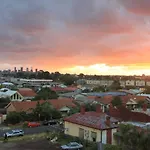 Highview On High St - A Balcony Haven In Northcote