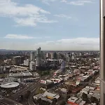 Scenic Penthouse Living In The Heart Of Melbourne