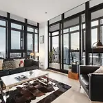 Scenic Penthouse Living In The Heart Of Melbourne