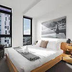 Scenic Penthouse Living In The Heart Of Melbourne