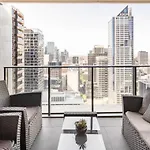 Spacious Apartment In The Cbd