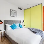 Experience The Buzzing Swanston Locale From Qv