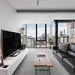 Cradle The Clouds - Southbank Stay With Parking