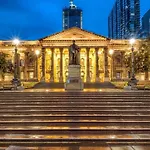 Experience The Buzzing Swanston Locale From Qv