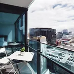 Stunning Sky-High Urban City Pad At Southbank