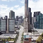 Stunning Sky-High Urban City Pad At Southbank