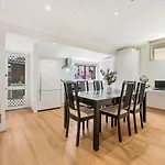 Walk To The Mcg - Renovated House With Back Yard